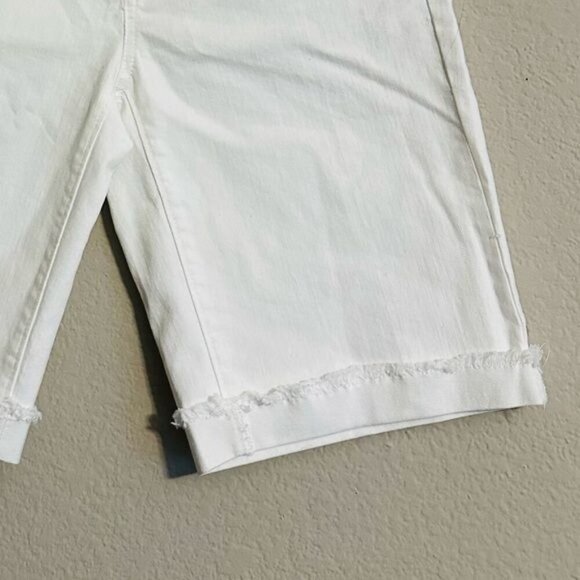 Ann Taylor LOFT Cotton Boyfriend Denim Shorts in White with 10 1/2 " inseam Sz 2 - Picture 9 of 10